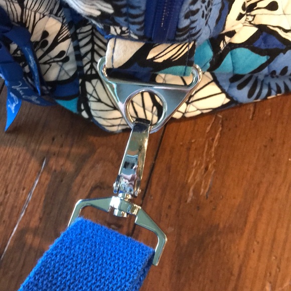 Vera Bradley weekend bag, duffel bag, travel bag🗺 - Picture 7 of 8